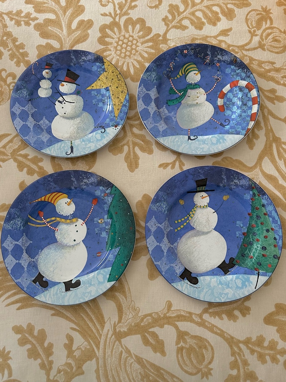 Sakura Snow Pal Luncheon Plates 4PK